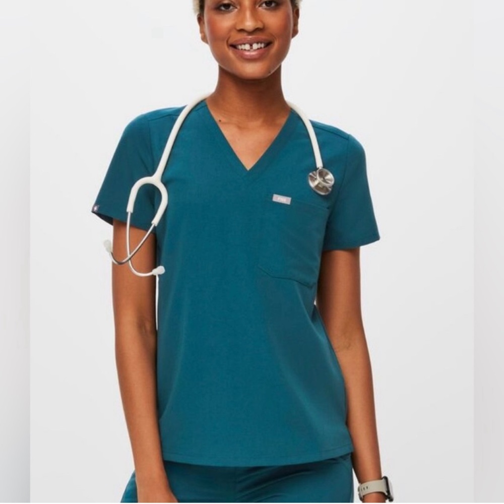 Caribbean Blue figs top - size large - new without tag